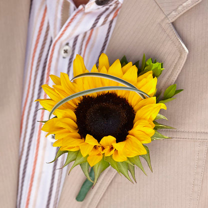 Free Spirit Boutonniere –  Luxe Arrangements, Agawam MA